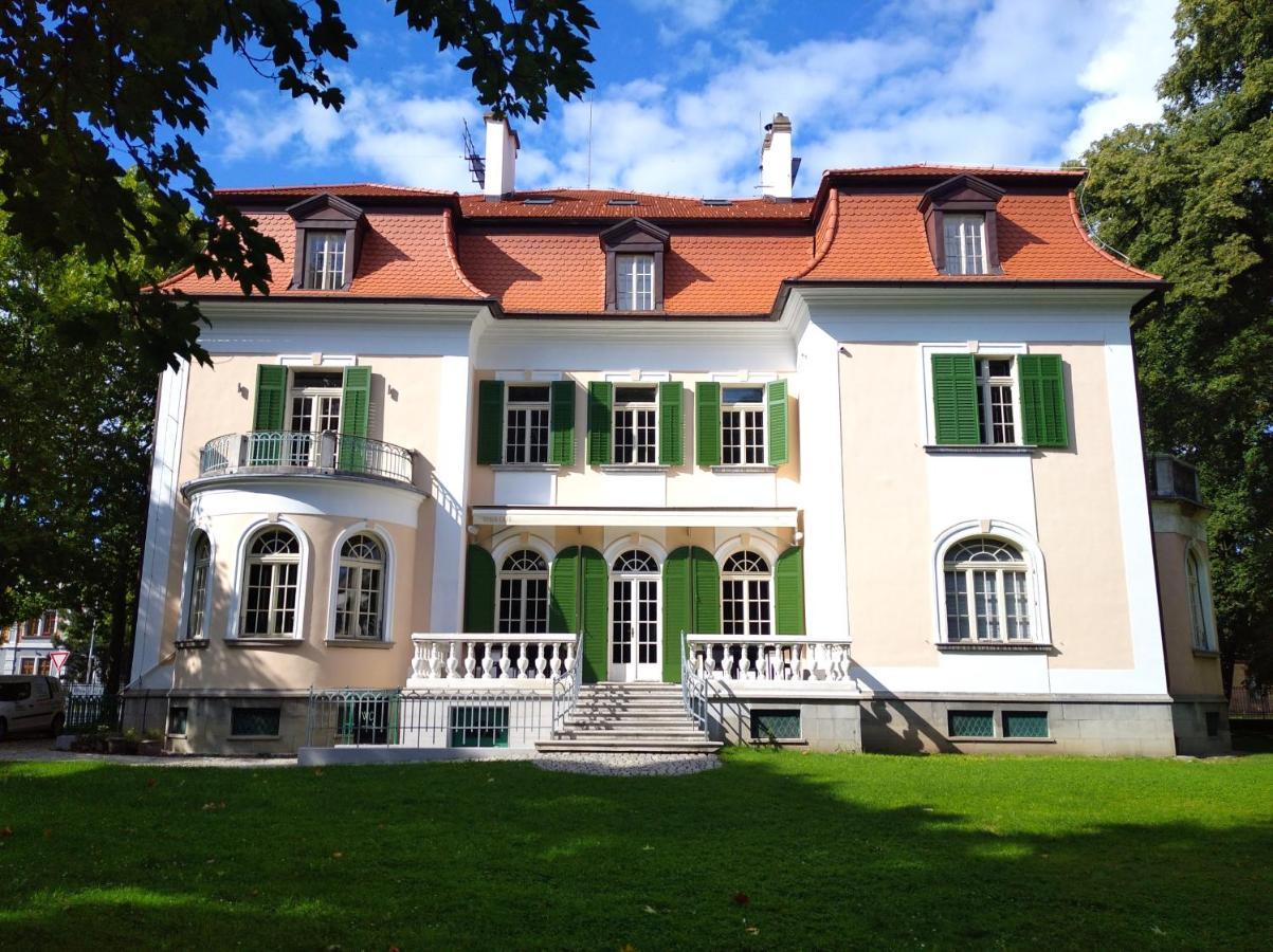 Villa Cafe Krnov Buitenkant foto