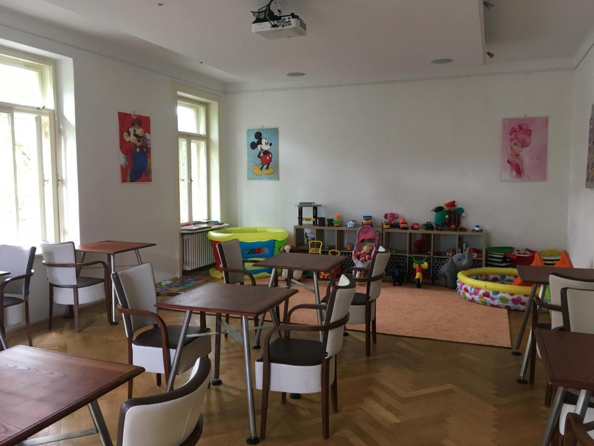 Villa Cafe Krnov Buitenkant foto